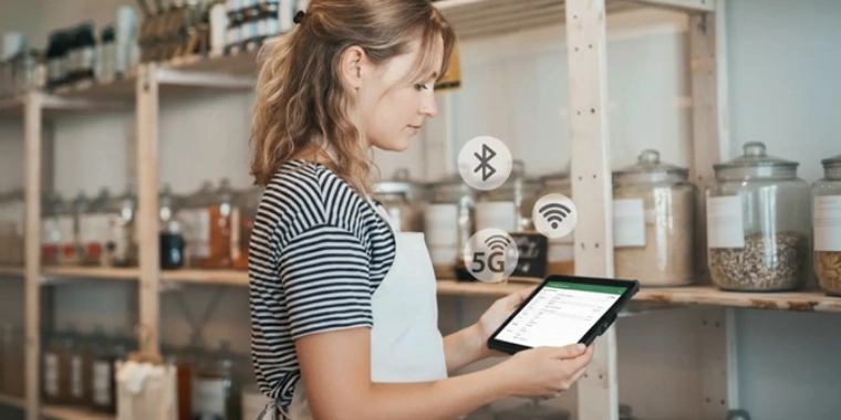 Wi-Fi 6E・Bluetooth 5.2・4G LTE